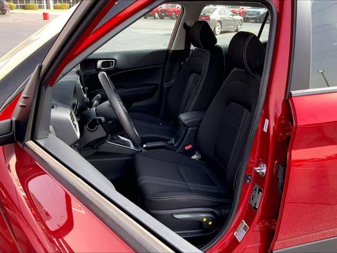 Used 2025 Hyundai Venue SEL image 7