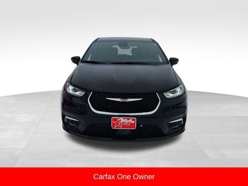 Used 2025 Chrysler Pacifica Select image 2