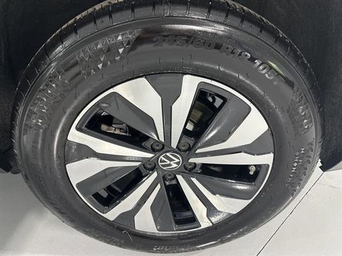 Certified 2024 Volkswagen Atlas Cross Sport SE image 13