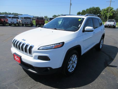 Used 2016 Jeep Cherokee Latitude w/ Comfort/Convenience Group FWD image 12