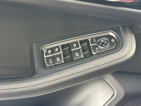 Certified 2025 Porsche Macan image 13