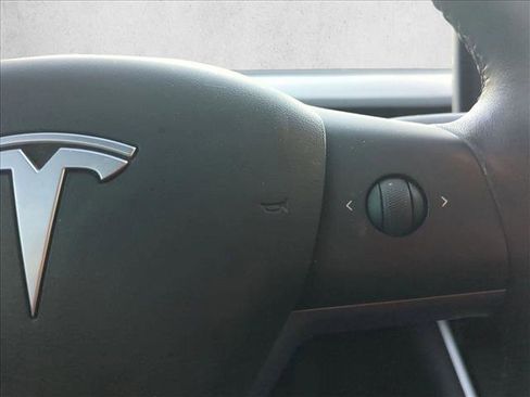 Used 2020 Tesla Model 3 Long Range image 17