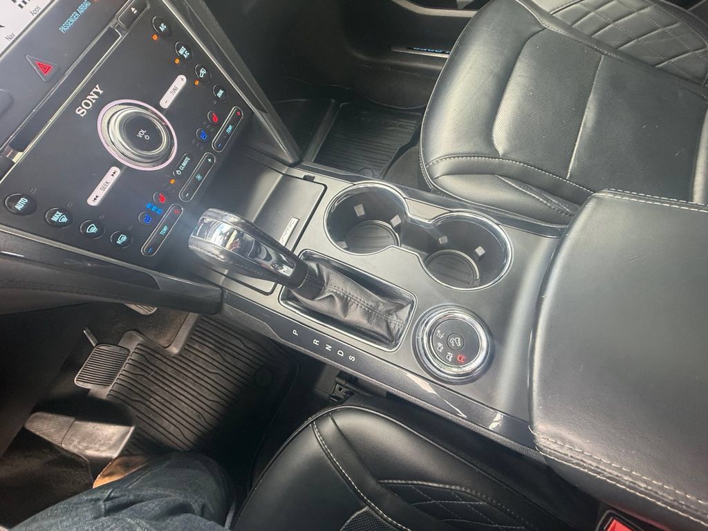Used 2018 Ford Explorer Platinum AWD/4WD image 18