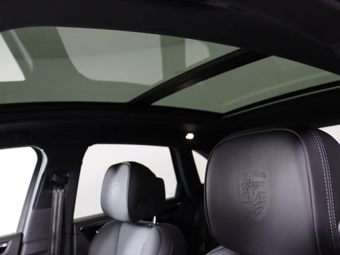 Certified 2025 Porsche Macan AWD/4WD image 15