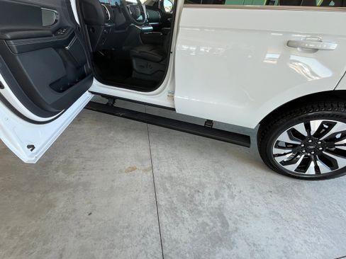 Certified 2025 Ford Expedition Platinum w/ Driver's Package AWD/4WD image 10