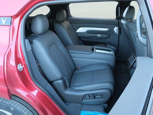 New 2024 VinFast VF 9 Plus AWD/4WD image 24