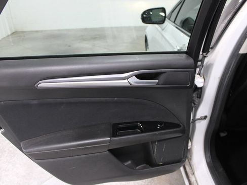 Used 2015 Ford Fusion SE FWD image 18