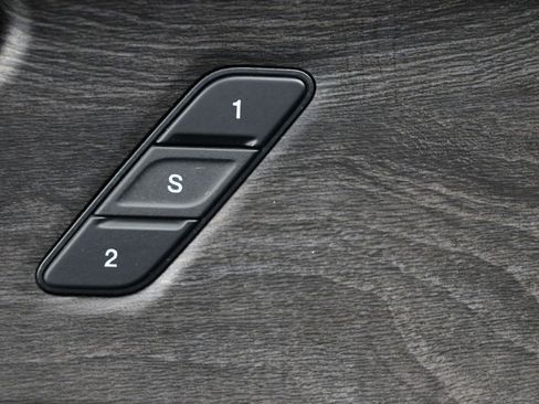 Used 2024 Jeep Grand Cherokee L Limited w/ Luxury Tech Group II image 21