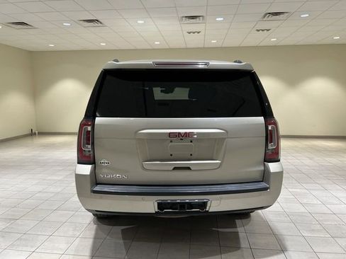 Used 2017 GMC Yukon SLT w/ Open Road Package AWD/4WD image 4