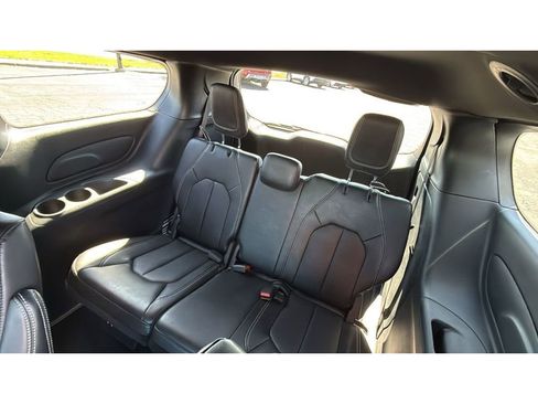 Used 2025 Chrysler Pacifica Select FWD image 32