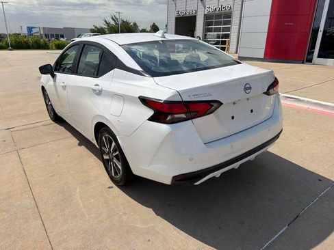 Used 2024 Nissan Versa SV FWD image 3