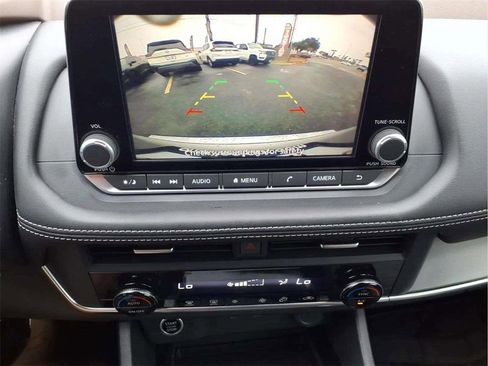 Used 2023 Nissan Rogue SV image 15