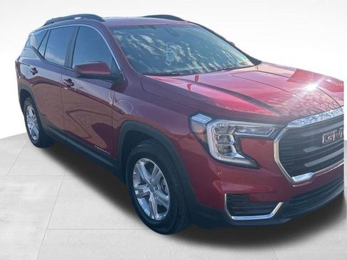 Used 2024 GMC Terrain SLE w/ Driver Convenience Package image 23