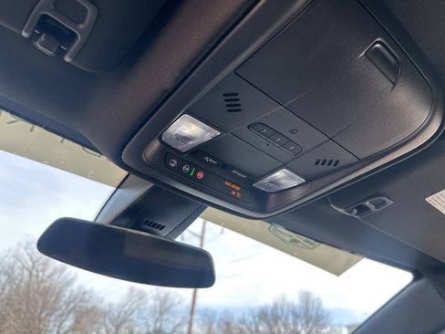 Used 2025 Cadillac XT5 Luxury image 28