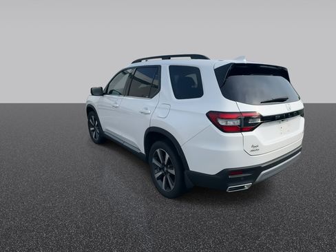 Used 2024 Honda Pilot Touring image 7