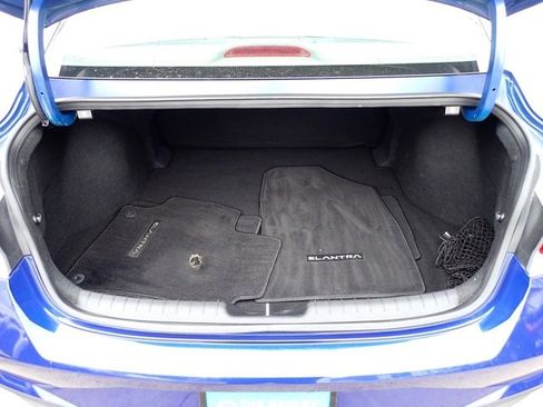 Used 2023 Hyundai Elantra SEL image 6