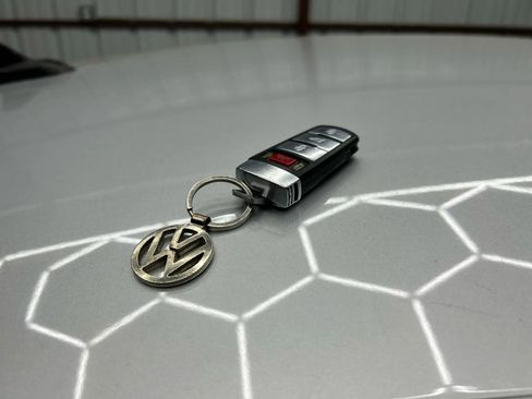 Used 2011 Volkswagen CC Sport image 20