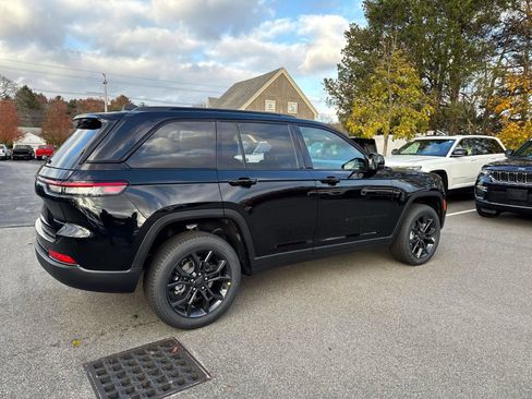 New 2025 Jeep Grand Cherokee Limited image 2