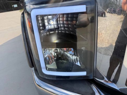 Used 2015 Ford F250 Lariat w/ Lariat Ultimate Package image 32