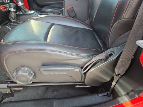 Used 2018 Jeep Wrangler Rubicon AWD/4WD image 27