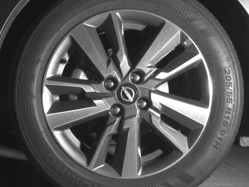 Used 2025 Nissan Versa SV image 12