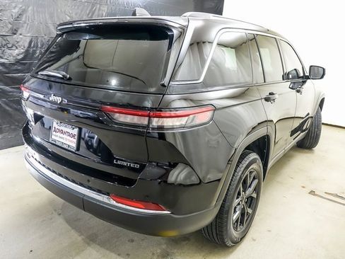 Used 2022 Jeep Grand Cherokee Limited image 7