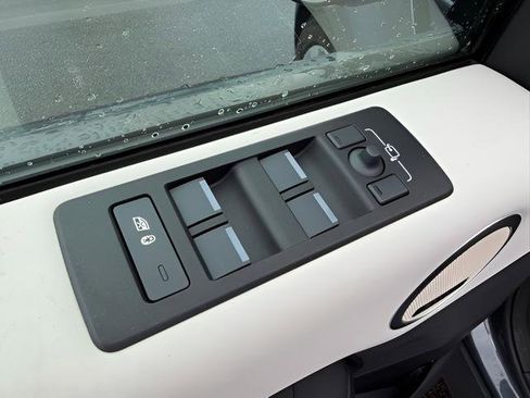 Certified 2025 Land Rover Discovery S AWD/4WD image 12
