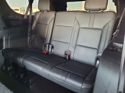 Used 2022 Chevrolet Suburban RST w/ Luxury Package image 18