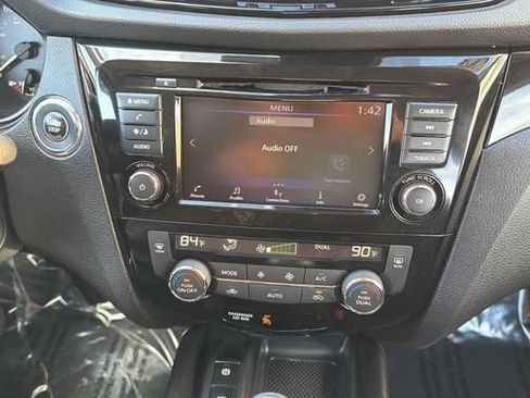 Used 2022 Nissan Rogue Sport SV w/ Technology Package AWD/4WD image 18
