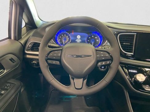 New 2026 Chrysler Pacifica Limited w/ S Appearance Package image 13