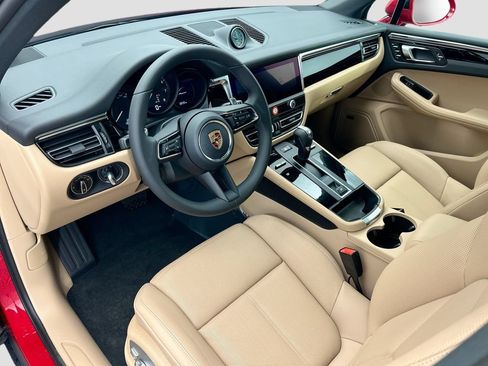 Certified 2026 Porsche Macan AWD/4WD image 4