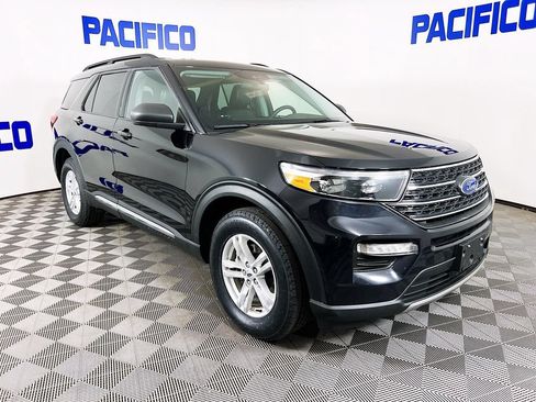 Certified 2022 Ford Explorer XLT w/ Equipment Group 202A AWD/4WD image 1