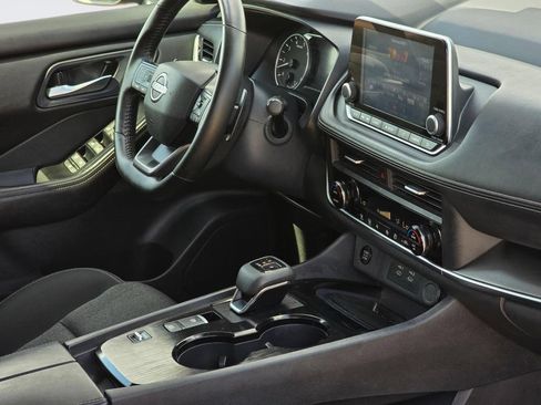 Used 2025 Nissan Rogue SV FWD image 35