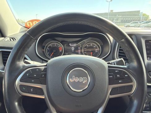 Used 2020 Jeep Cherokee Latitude Plus w/ Cold Weather Group AWD/4WD image 15