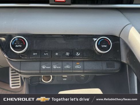 Used 2025 Hyundai Elantra Sport FWD image 21