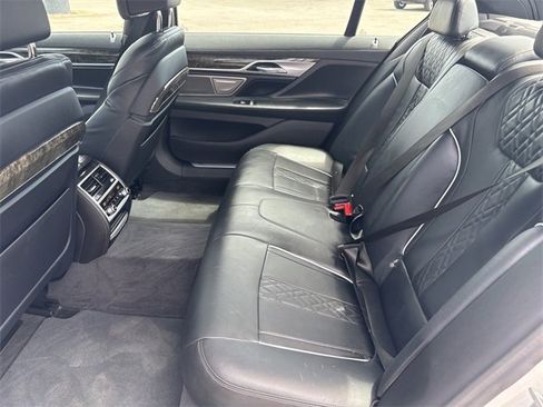 Used 2020 BMW 750i xDrive w/ M Sport Package image 28