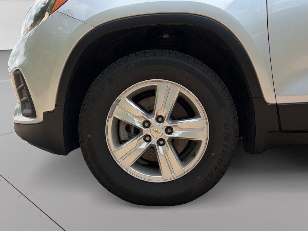 Used 2018 Chevrolet Trax LS AWD/4WD image 30