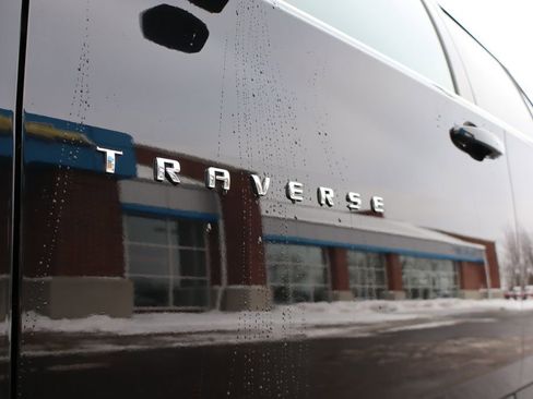 Used 2023 Chevrolet Traverse LT image 8