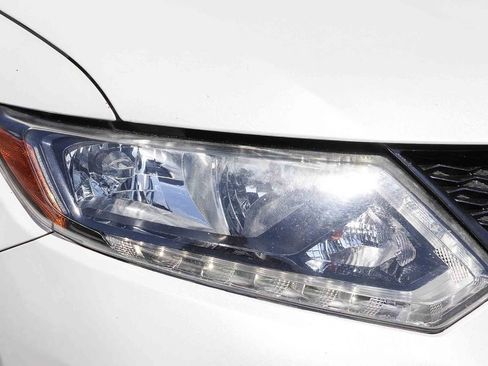 Used 2016 Nissan Rogue SV FWD image 4