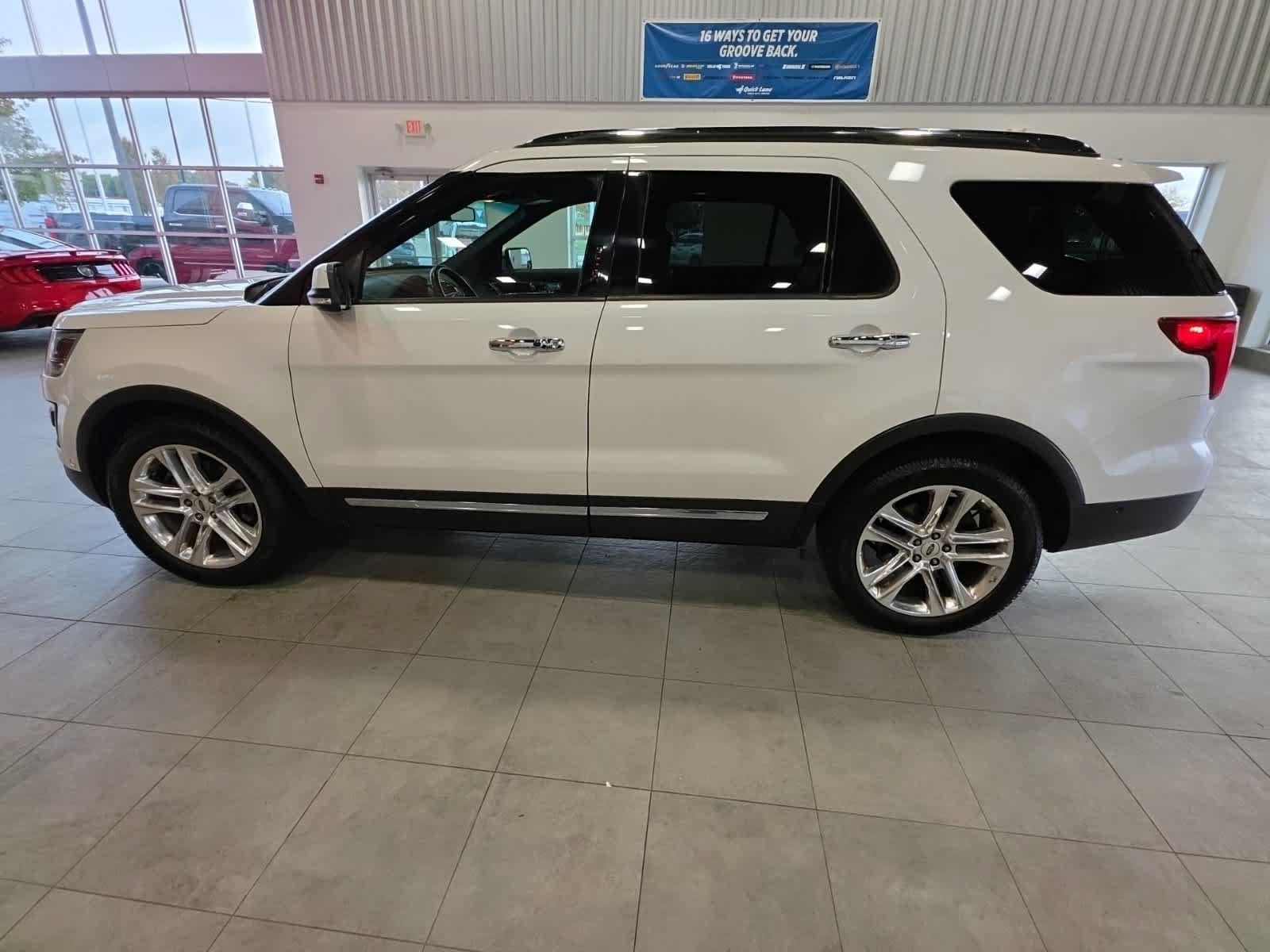 Used 2016 Ford Explorer Limited w/ Equipment Group 301A AWD/4WD image 13