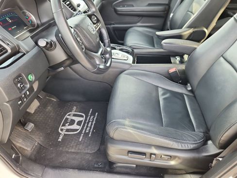 Used 2021 Honda Pilot Touring image 10