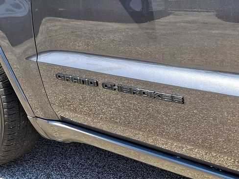 Used 2018 Jeep Grand Cherokee Altitude AWD/4WD image 34