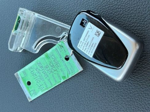 New 2025 VinFast VF 8 Eco image 27