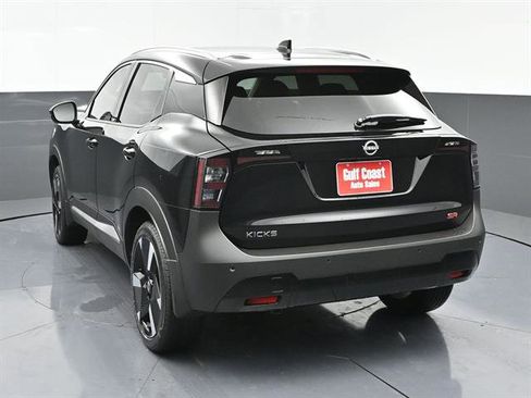 Used 2025 Nissan Kicks SR w/ SR Premium Package FWD image 4