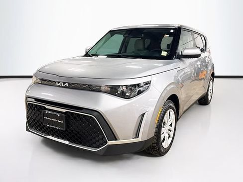Used 2023 Kia Soul LX FWD image 3