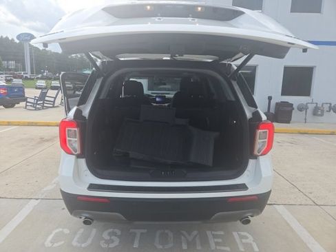 Used 2024 Ford Explorer XLT w/ Equipment Group 202A AWD/4WD image 30