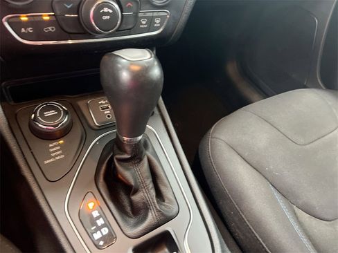 Used 2020 Jeep Cherokee Latitude image 16