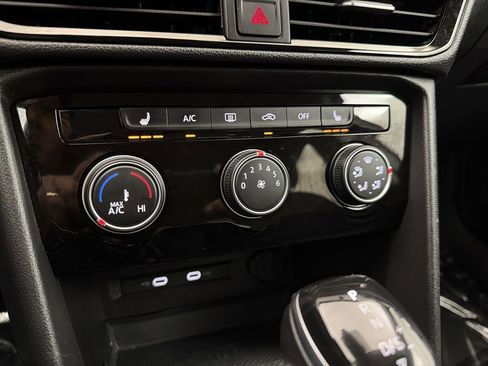 Used 2023 Volkswagen Taos SE w/ Black Wheel Package image 27