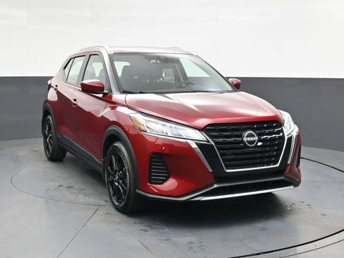 Used 2024 Nissan Kicks SV FWD image 2