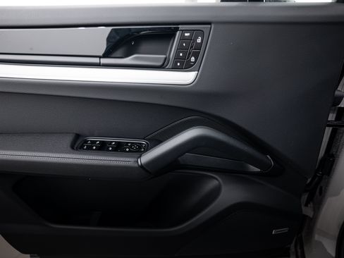 Certified 2026 Porsche Cayenne AWD/4WD image 16